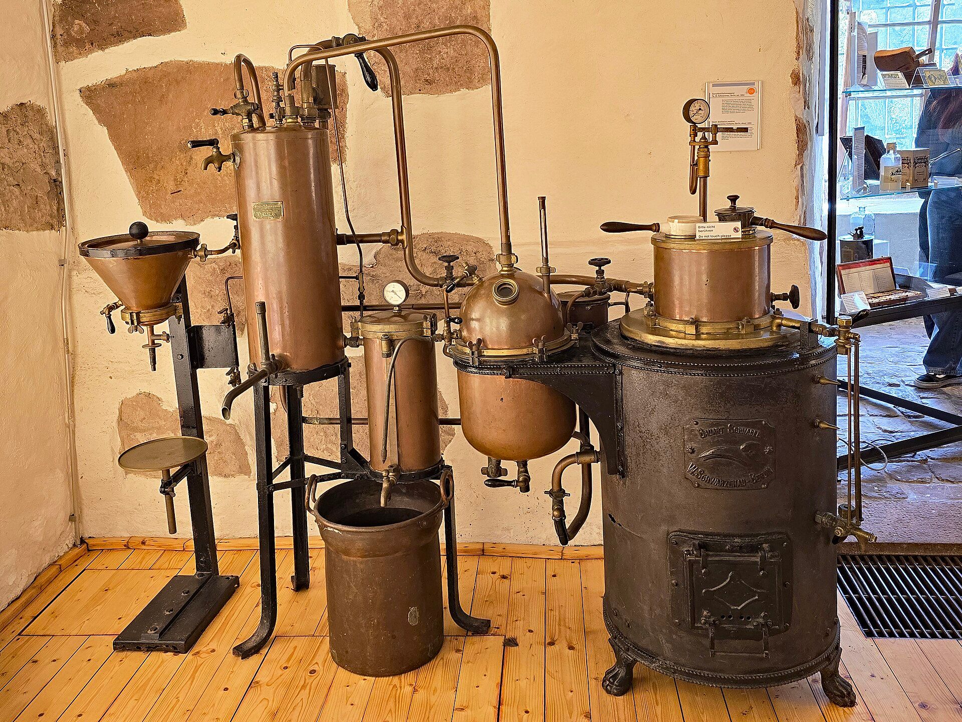 Historische Dampfdestillationsanlage im Apotheken-Museum