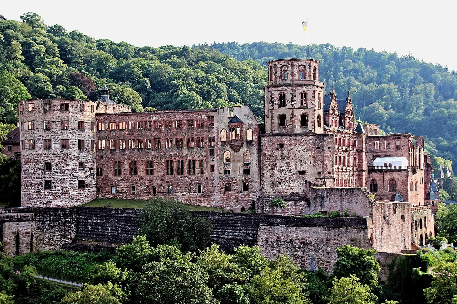 Blick von der Scheffelterrasse auf das Heidelberger Schloss